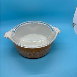 Pyrex Woodland Casserole with Clear Lid